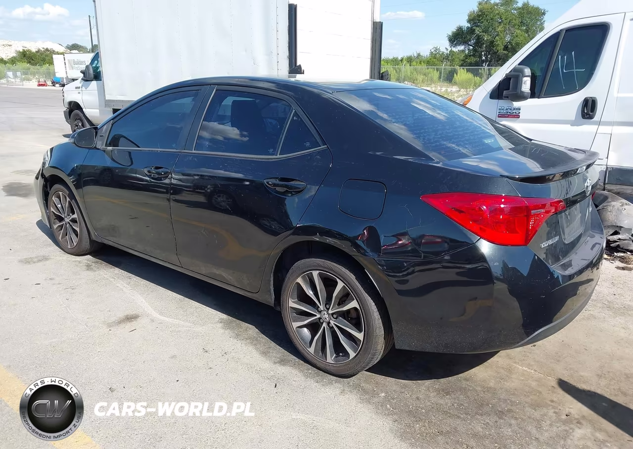 2018 Toyota Corolla Se VIN:5YFBURHE6JP821869 - 3
