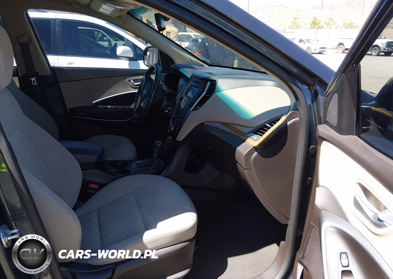 2016 Hyundai Santa Fe Se VIN:KM8SMDHF5GU151637 - 5