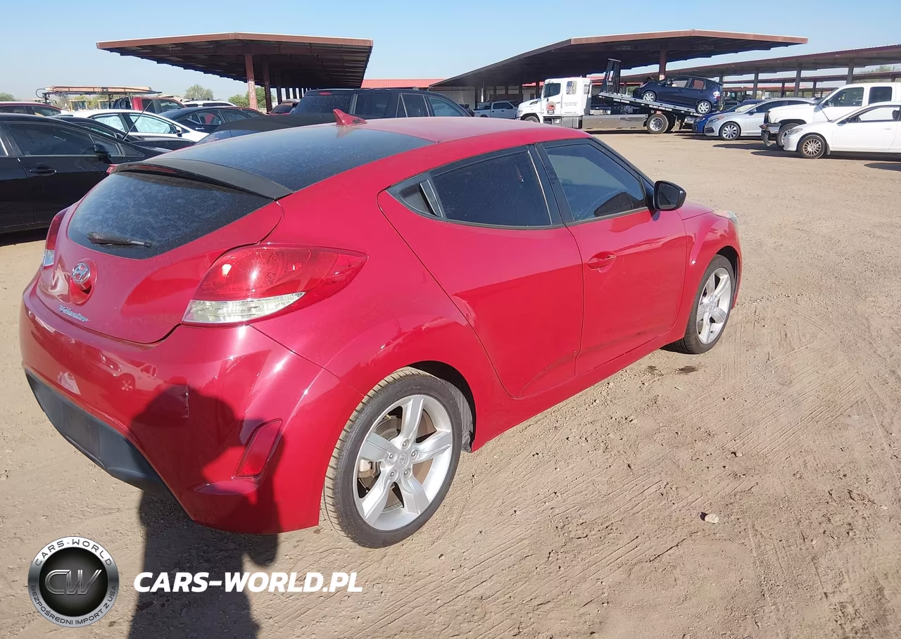 2013 Hyundai Veloster Base W-Black VIN:KMHTC6AD0DU105737 - 4
