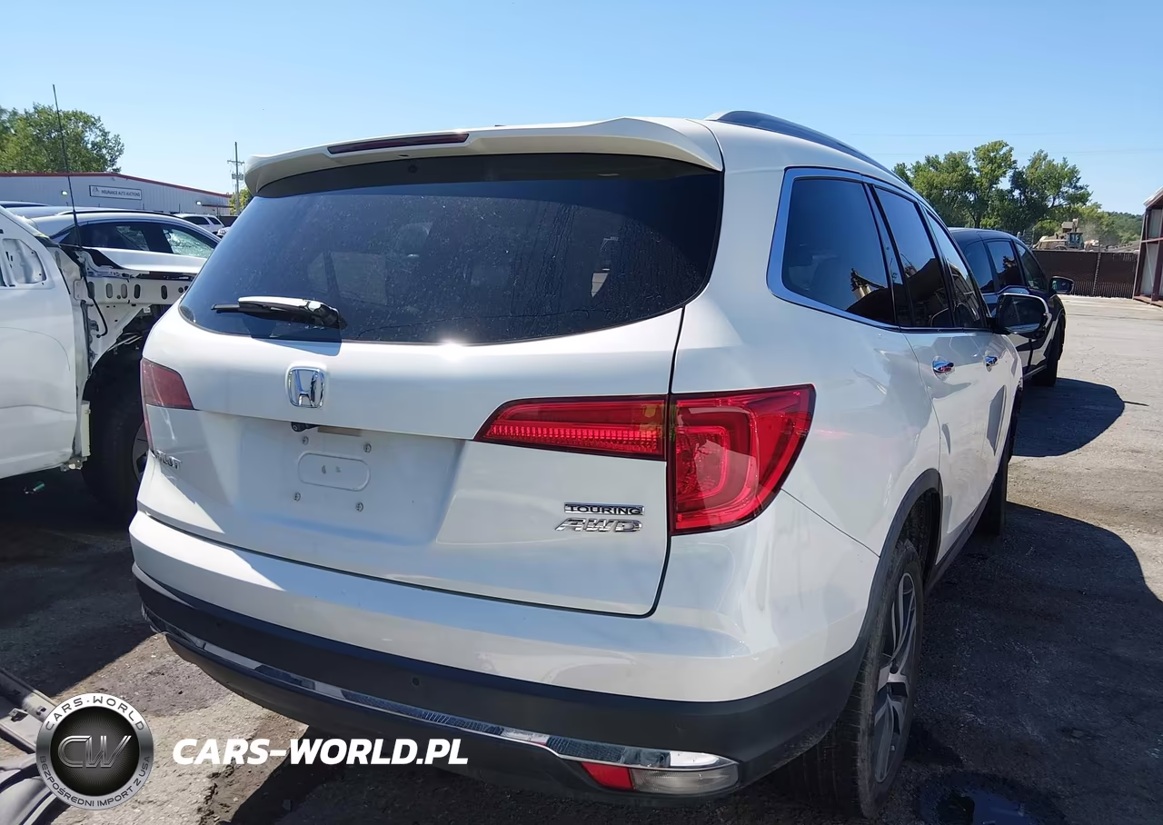 2017 Honda Pilot Touring VIN:5FNYF6H93HB060598 - 4