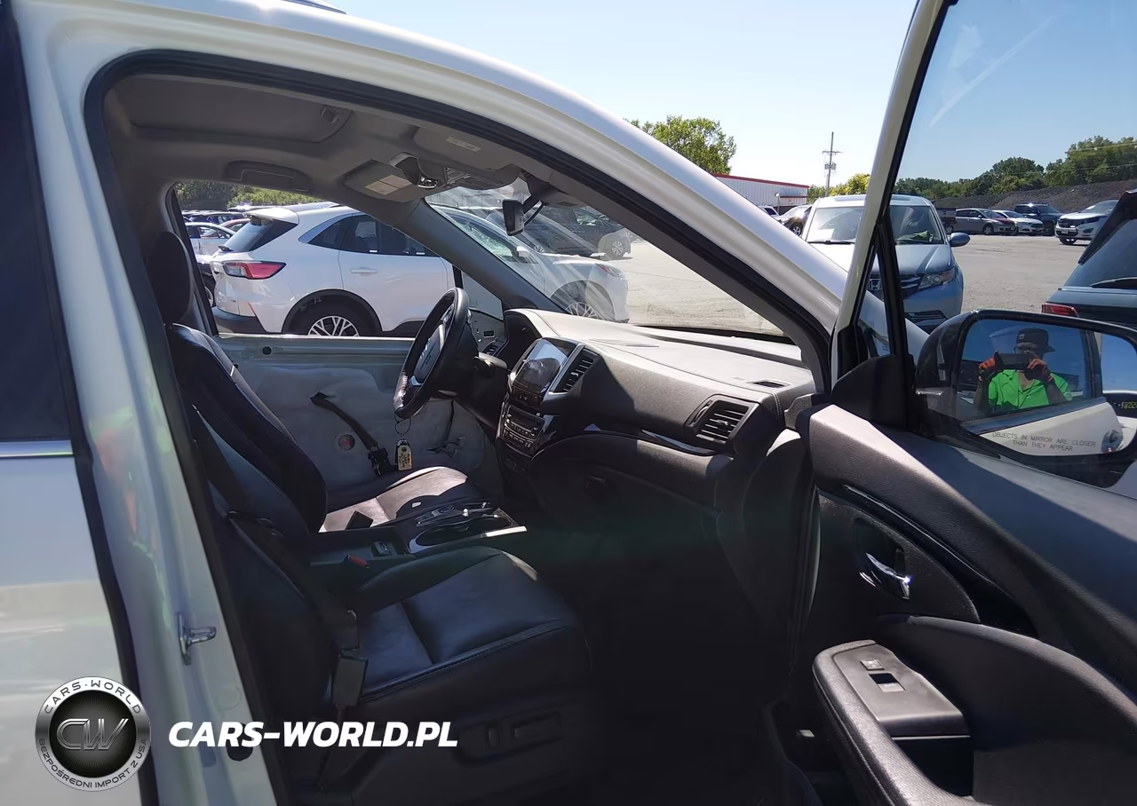2017 Honda Pilot Touring VIN:5FNYF6H93HB060598 - 5