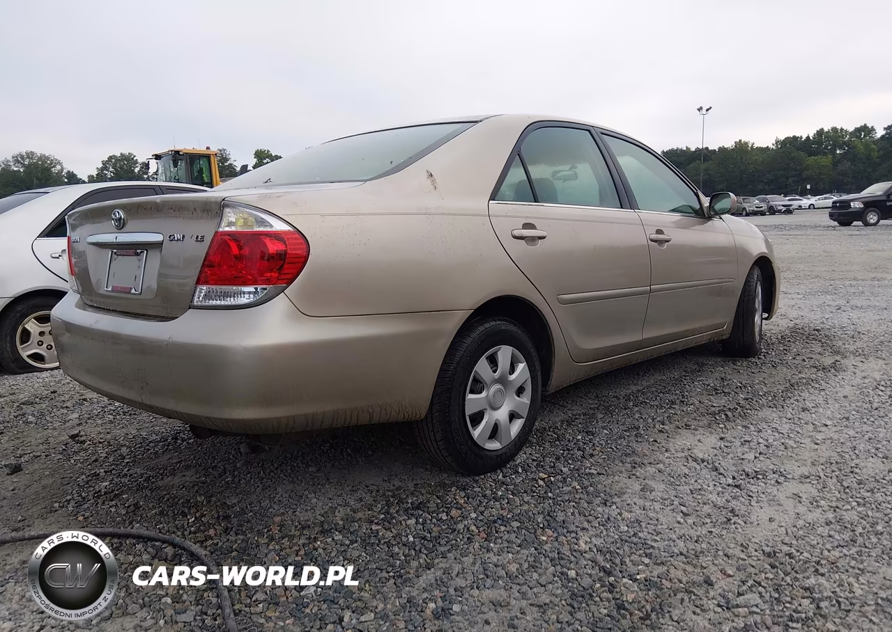 2005 Toyota Camry Le VIN:4T1BE32K55U566614 - 4