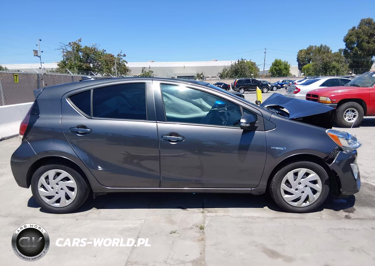 2015 Toyota Prius C Three VIN:JTDKDTB3XF1097409 - 14