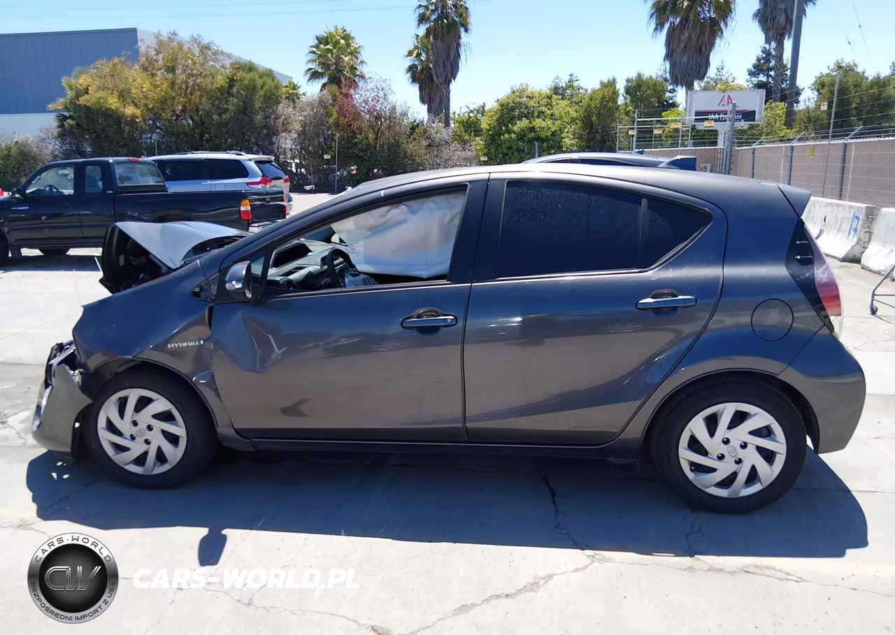 2015 Toyota Prius C Three VIN:JTDKDTB3XF1097409 - 15