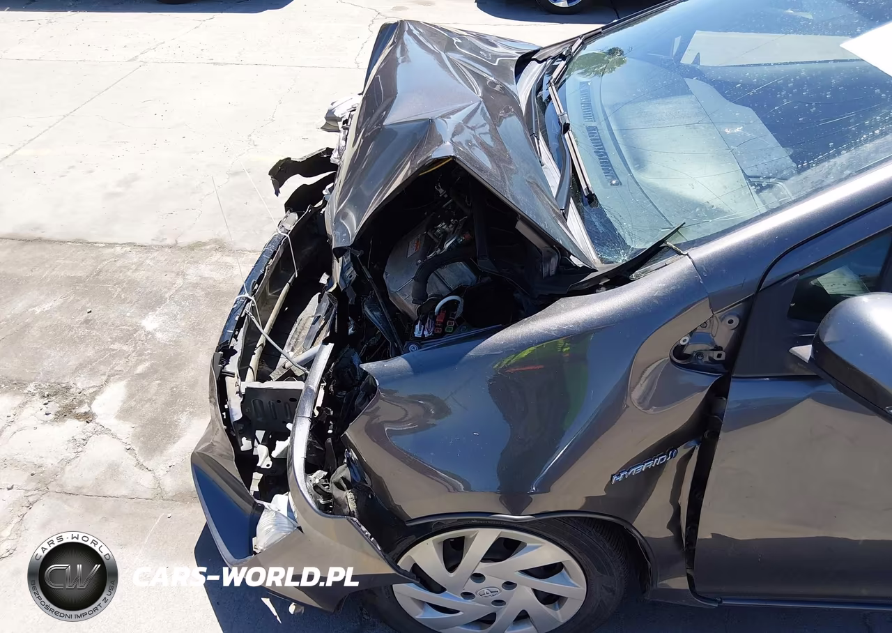 2015 Toyota Prius C Three VIN:JTDKDTB3XF1097409 - 18