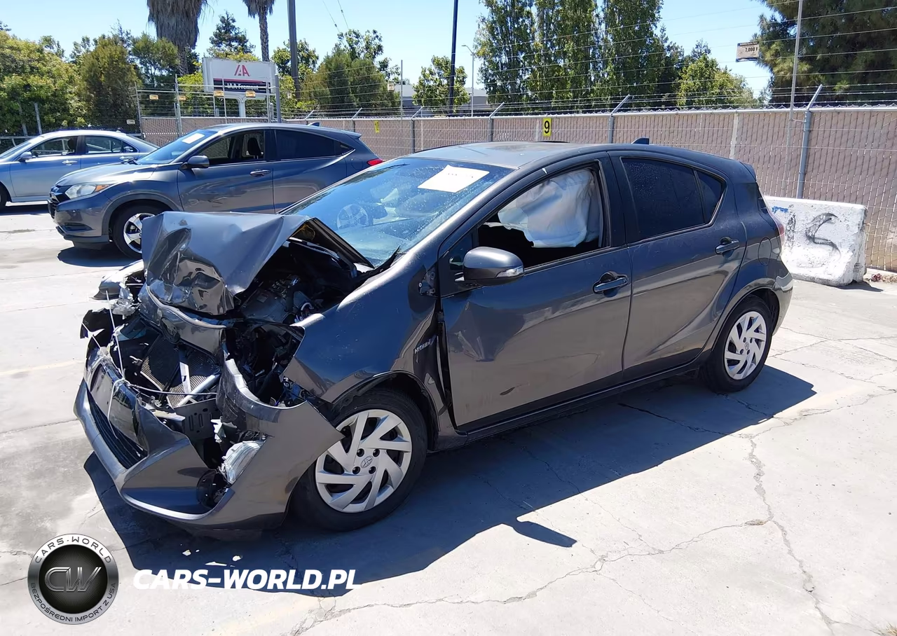 2015 Toyota Prius C Three VIN:JTDKDTB3XF1097409 - 2