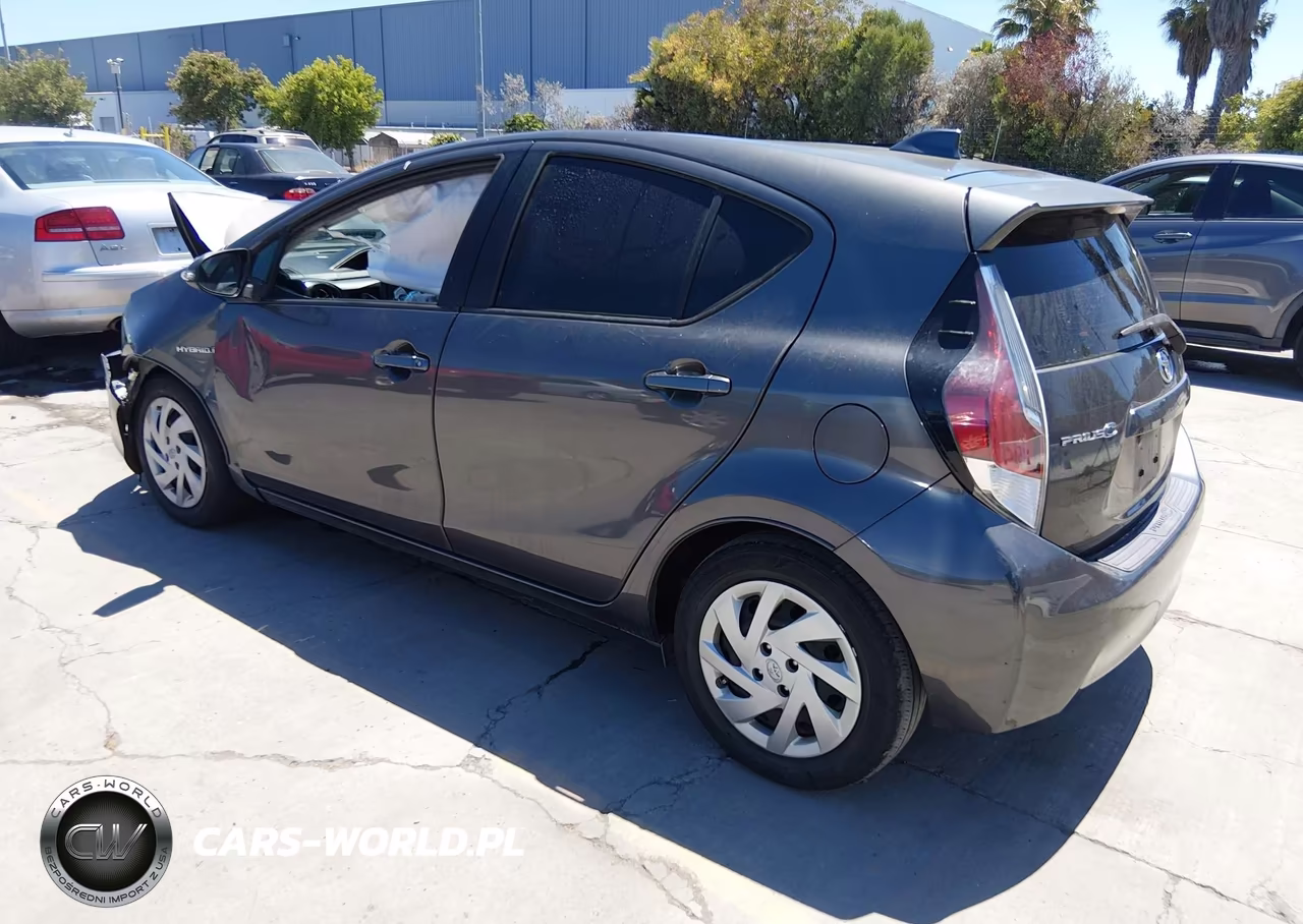 2015 Toyota Prius C Three VIN:JTDKDTB3XF1097409 - 3