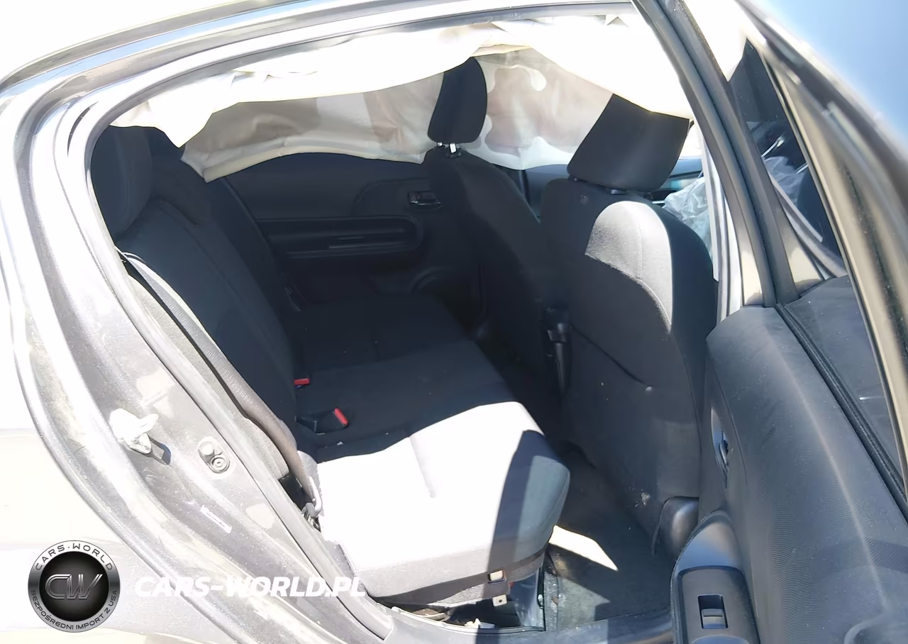 2015 Toyota Prius C Three VIN:JTDKDTB3XF1097409 - 8