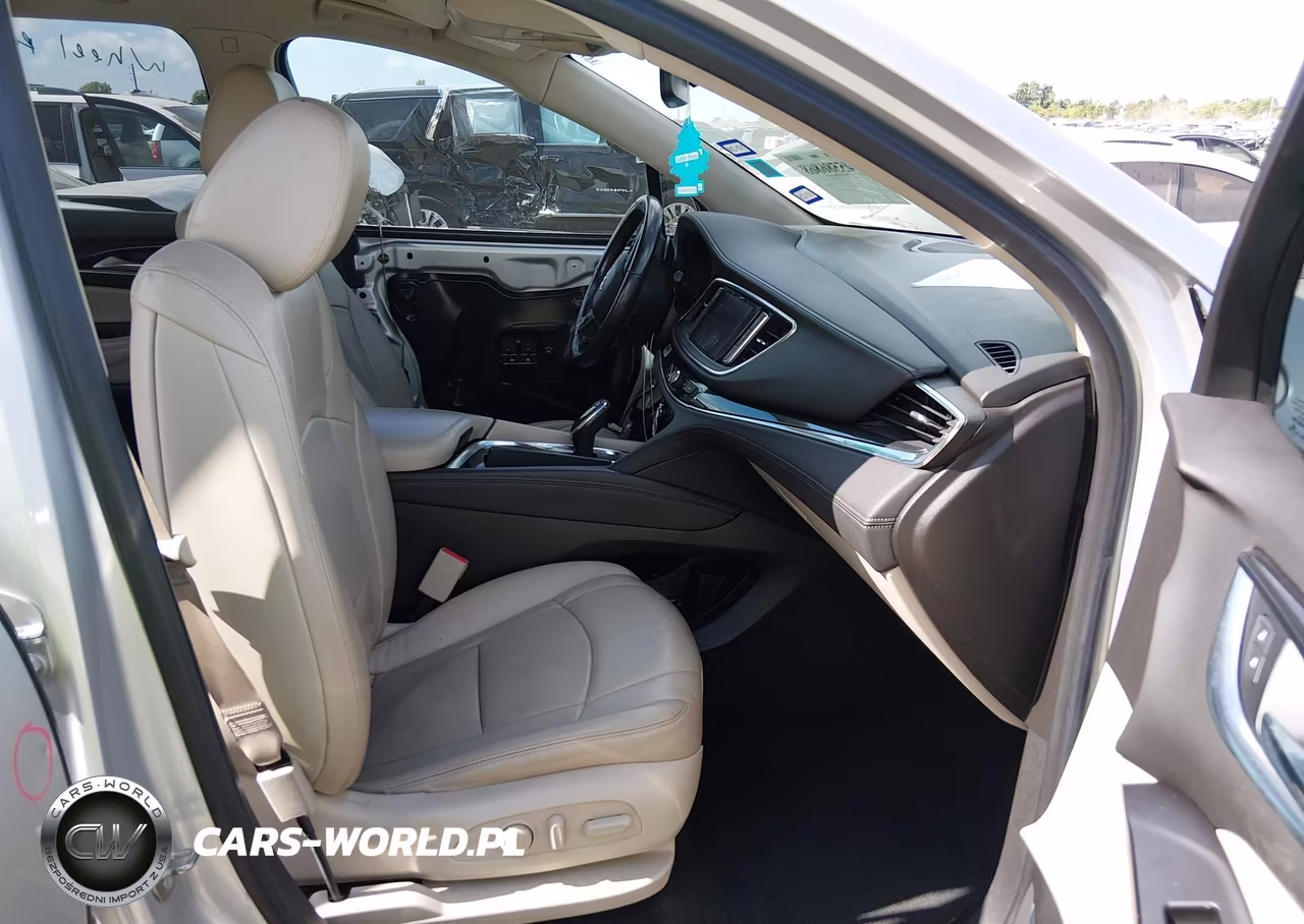 2018 Buick Enclave Essence VIN:5GAERBKW0JJ173295 - 5