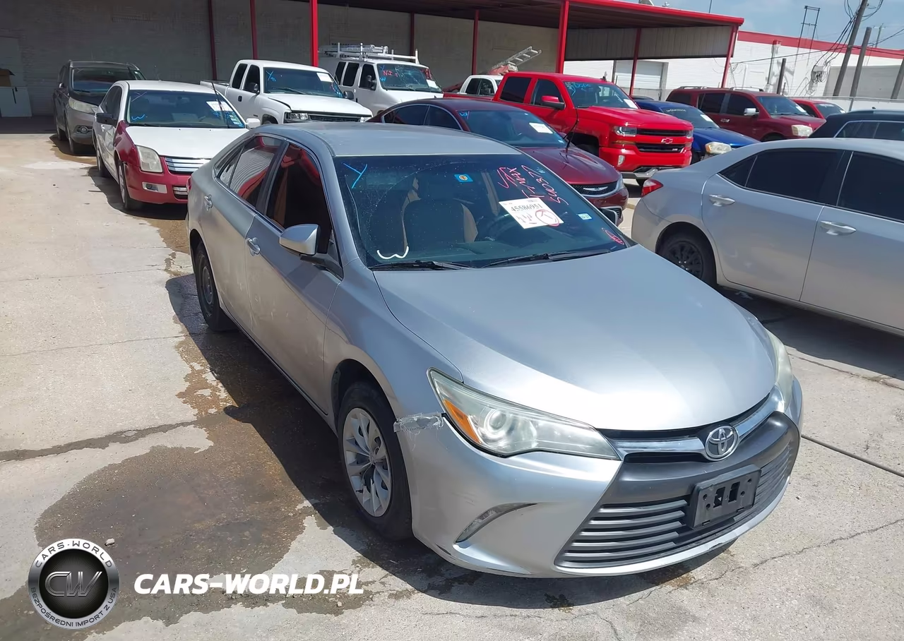 2016 Toyota Camry Le – zdjęcie 1 z 16