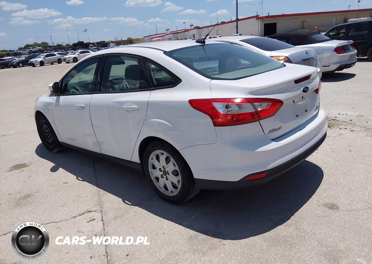 2012 Ford Focus Se VIN:1FAHP3F22CL455899 - 3
