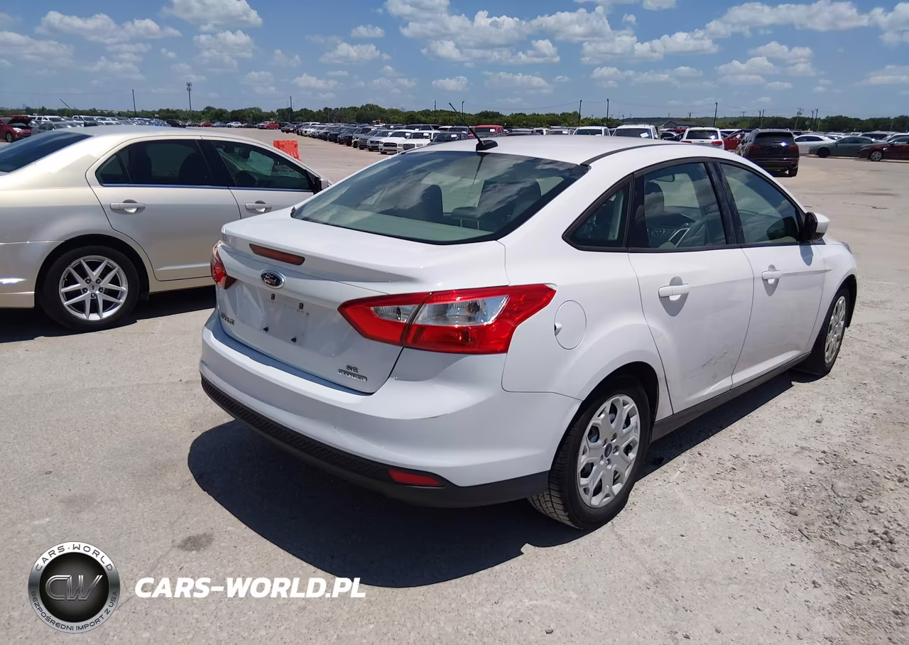 2012 Ford Focus Se VIN:1FAHP3F22CL455899 - 4