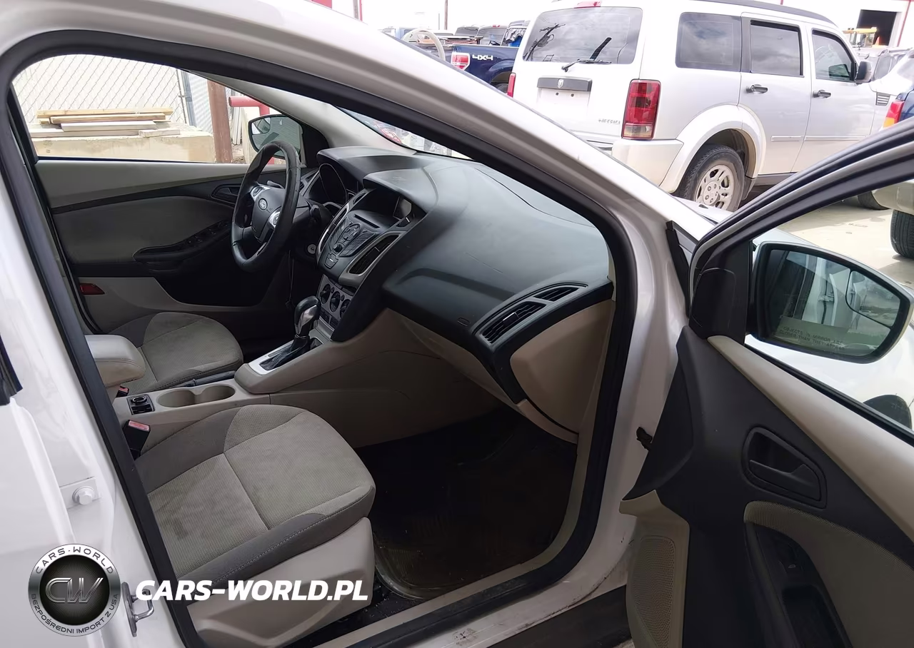 2012 Ford Focus Se VIN:1FAHP3F22CL455899 - 5