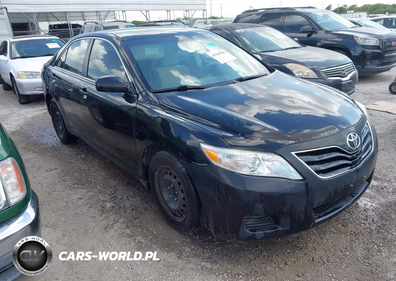 2011 Toyota Camry Le – zdjęcie 1 z 11