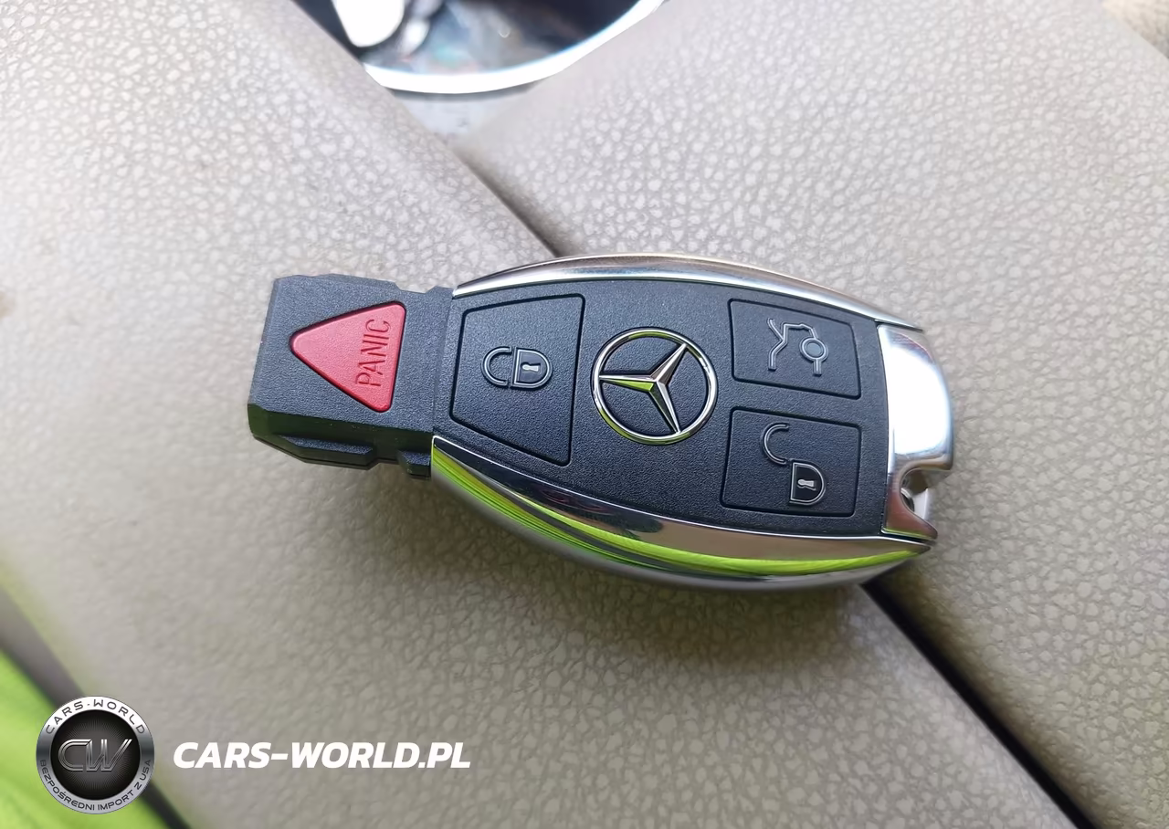 2010 Mercedes-Benz C 300 VIN:WDDGF5EB3AR102111 - 11
