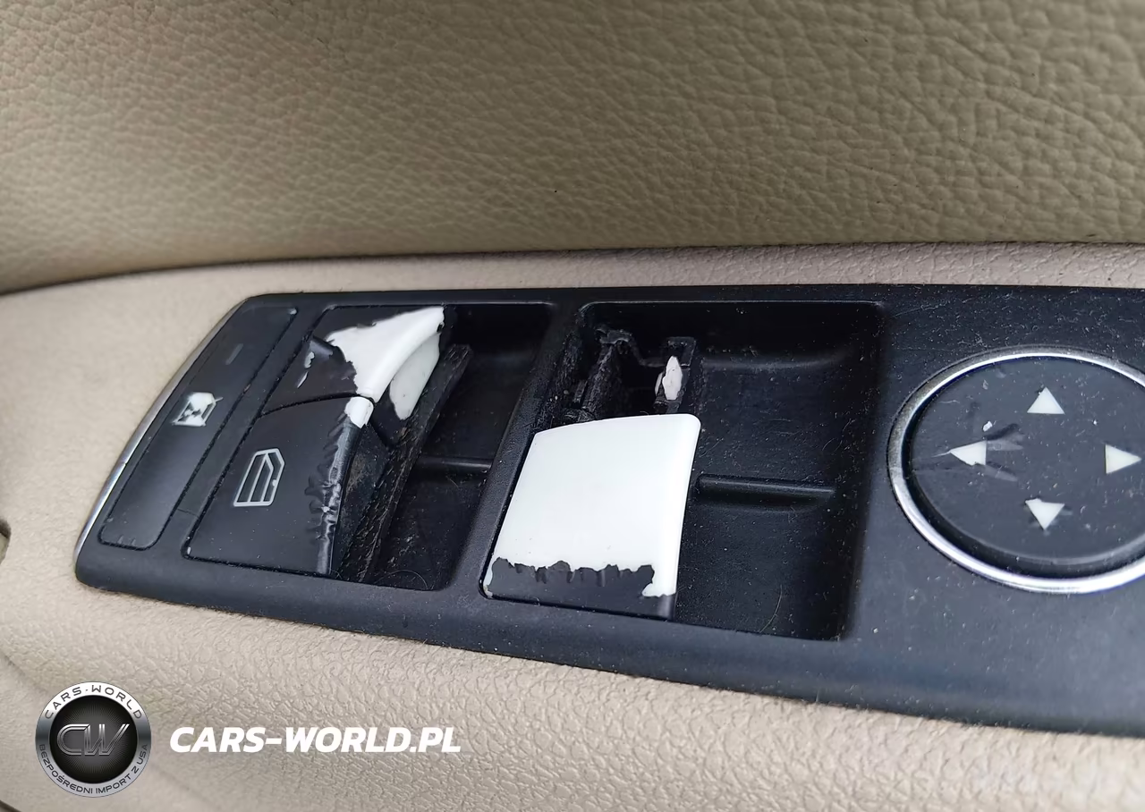 2010 Mercedes-Benz C 300 VIN:WDDGF5EB3AR102111 - 12