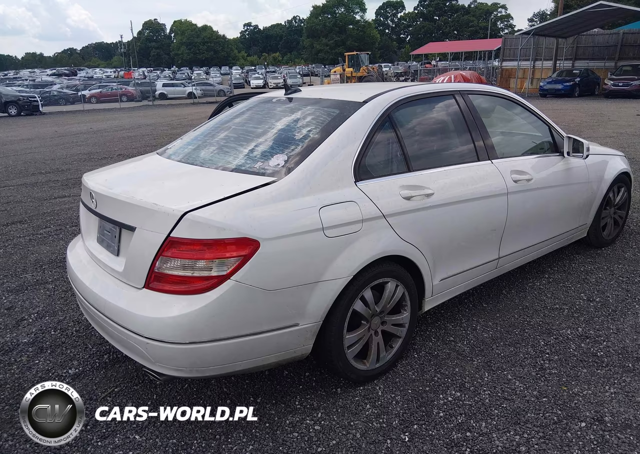2010 Mercedes-Benz C 300 VIN:WDDGF5EB3AR102111 - 4