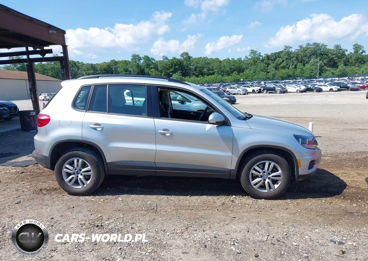 2016 Volkswagen Tiguan S VIN:WVGBV7AX3GW541240 - 13