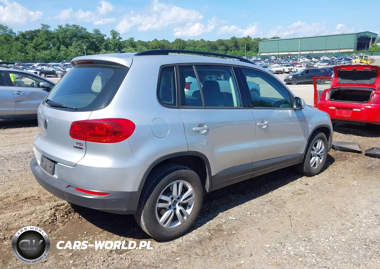 2016 Volkswagen Tiguan S VIN:WVGBV7AX3GW541240 - 4