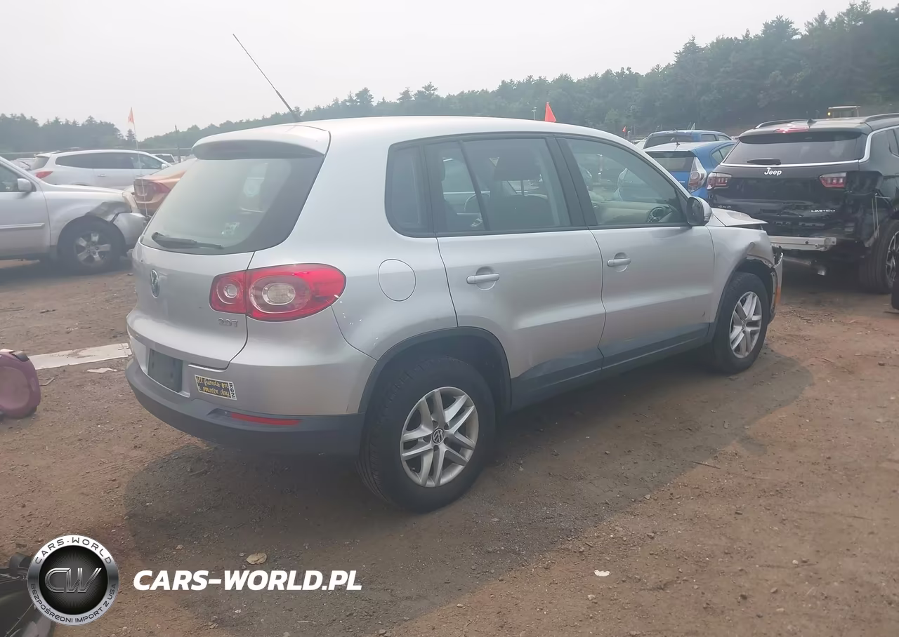 2011 Volkswagen Tiguan S VIN:WVGAV7AX2BW527172 - 4