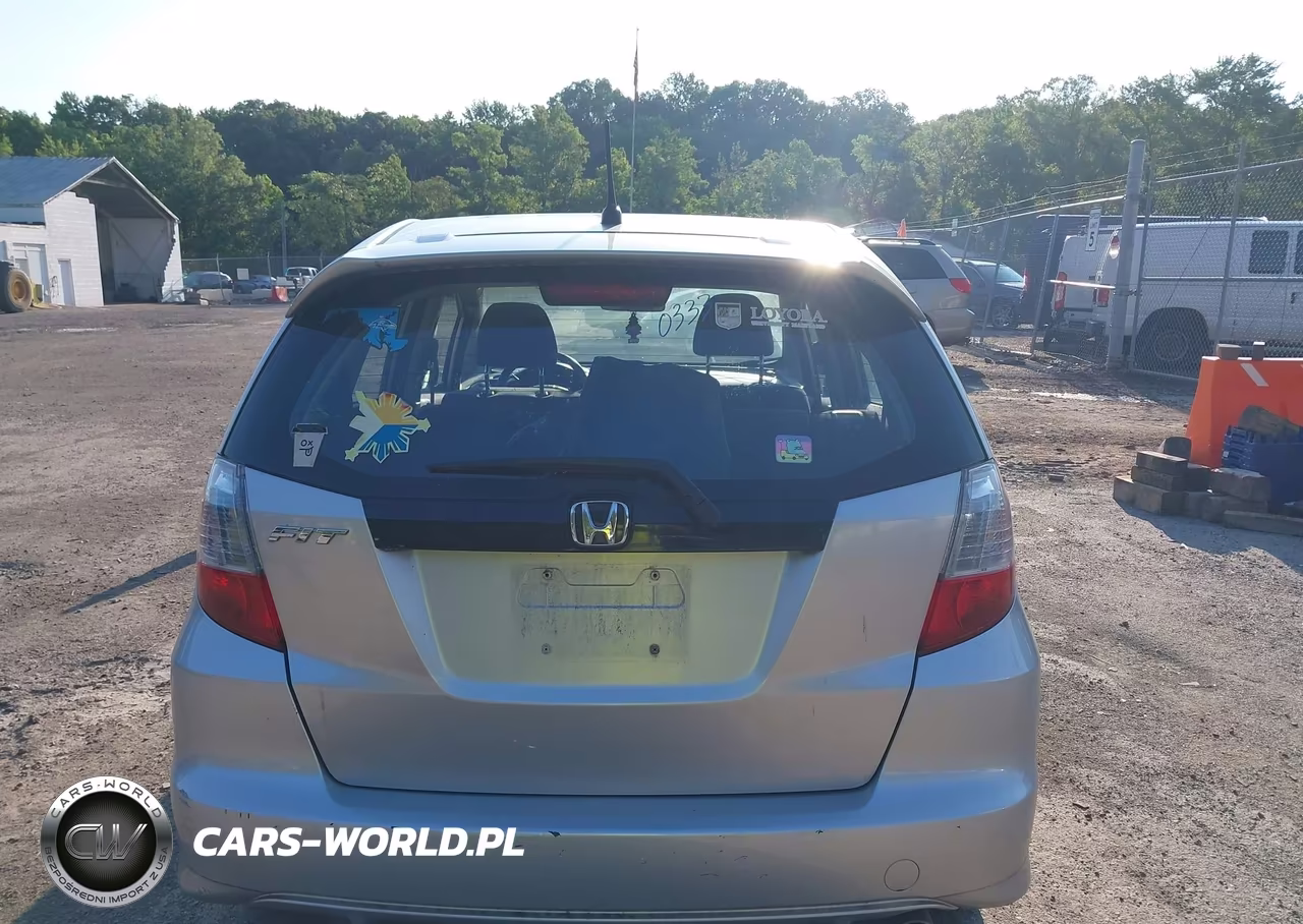 2013 Honda Fit Sport VIN:JHMGE8H59DC077077 - 17