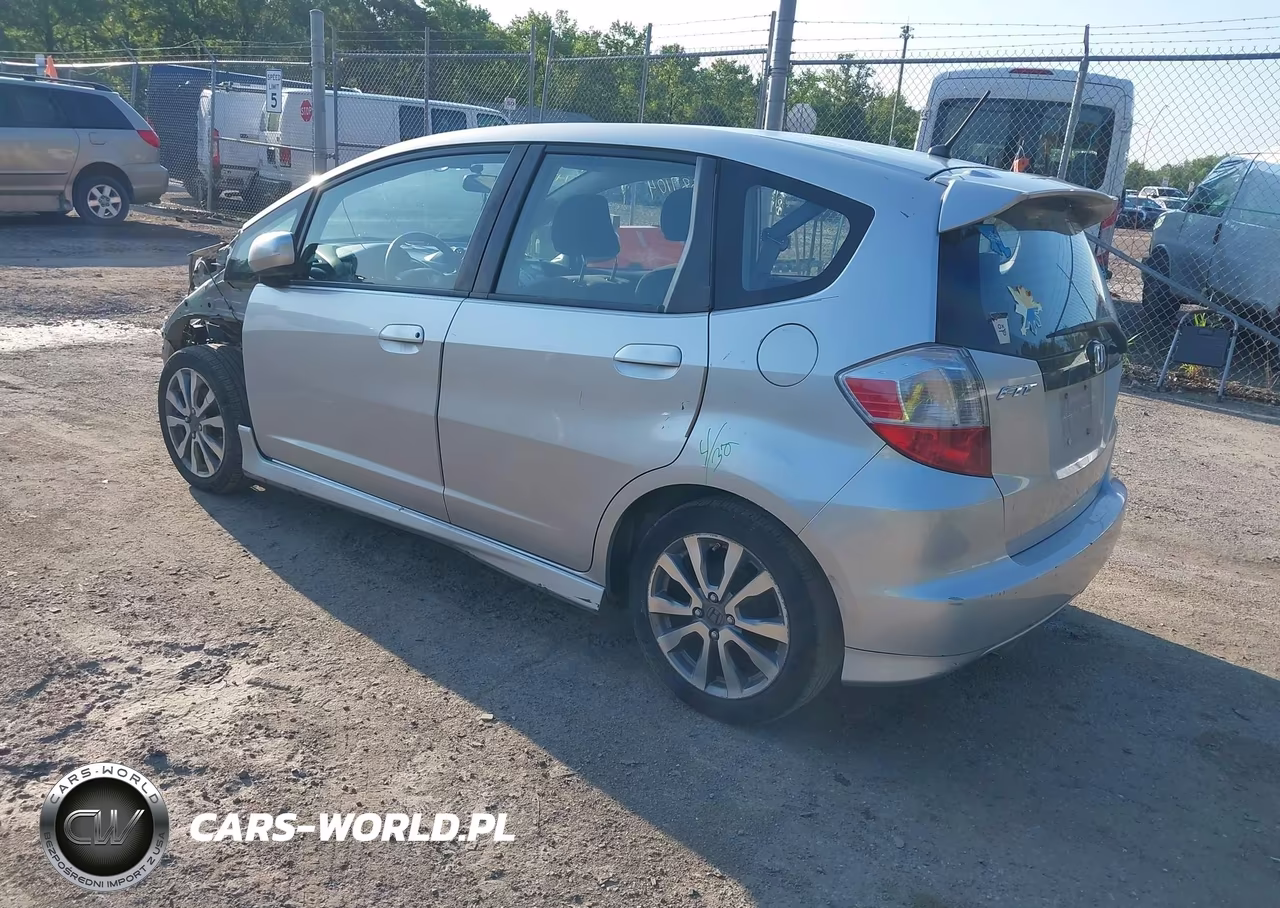 2013 Honda Fit Sport VIN:JHMGE8H59DC077077 - 3