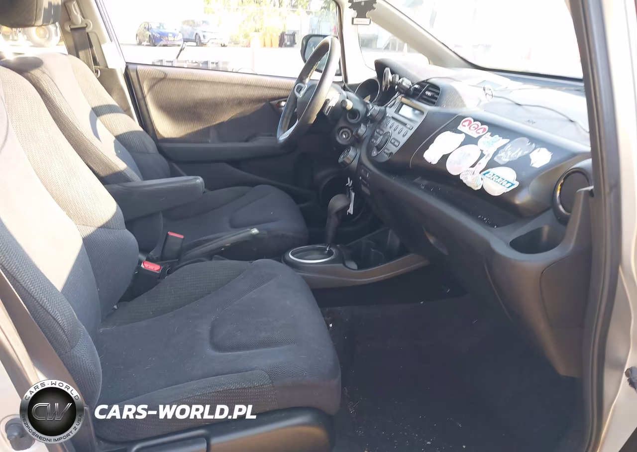 2013 Honda Fit Sport VIN:JHMGE8H59DC077077 - 5