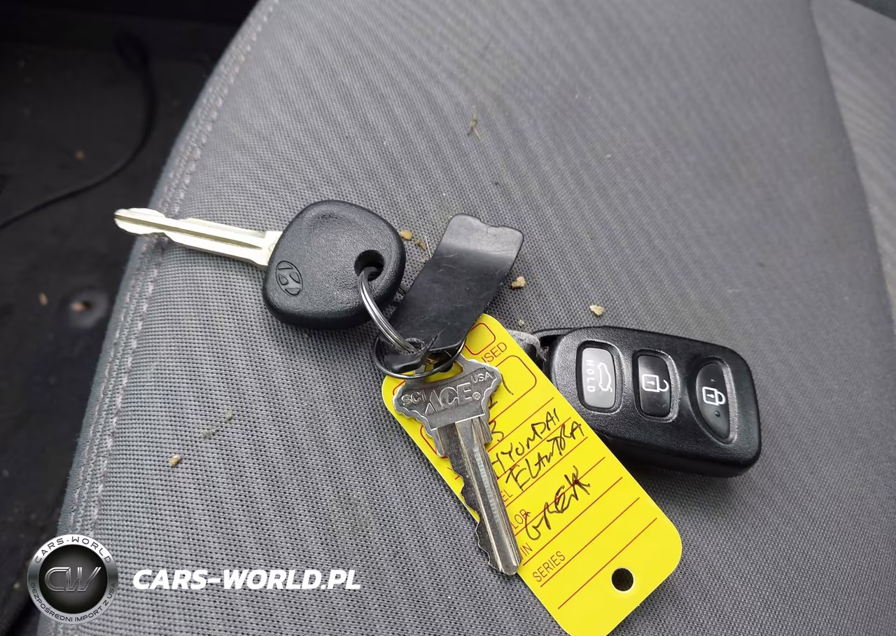 2013 Hyundai Elantra Gls VIN:5NPDH4AE2DH151636 - 11