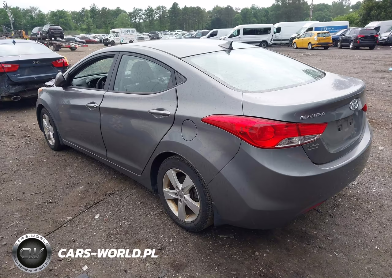 2013 Hyundai Elantra Gls VIN:5NPDH4AE2DH151636 - 3
