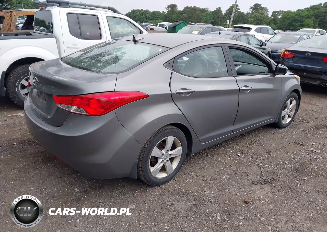 2013 Hyundai Elantra Gls VIN:5NPDH4AE2DH151636 - 4