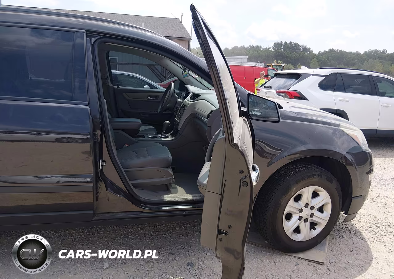 2017 Chevrolet Traverse Ls VIN:1GNKRFED1HJ247862 - 5