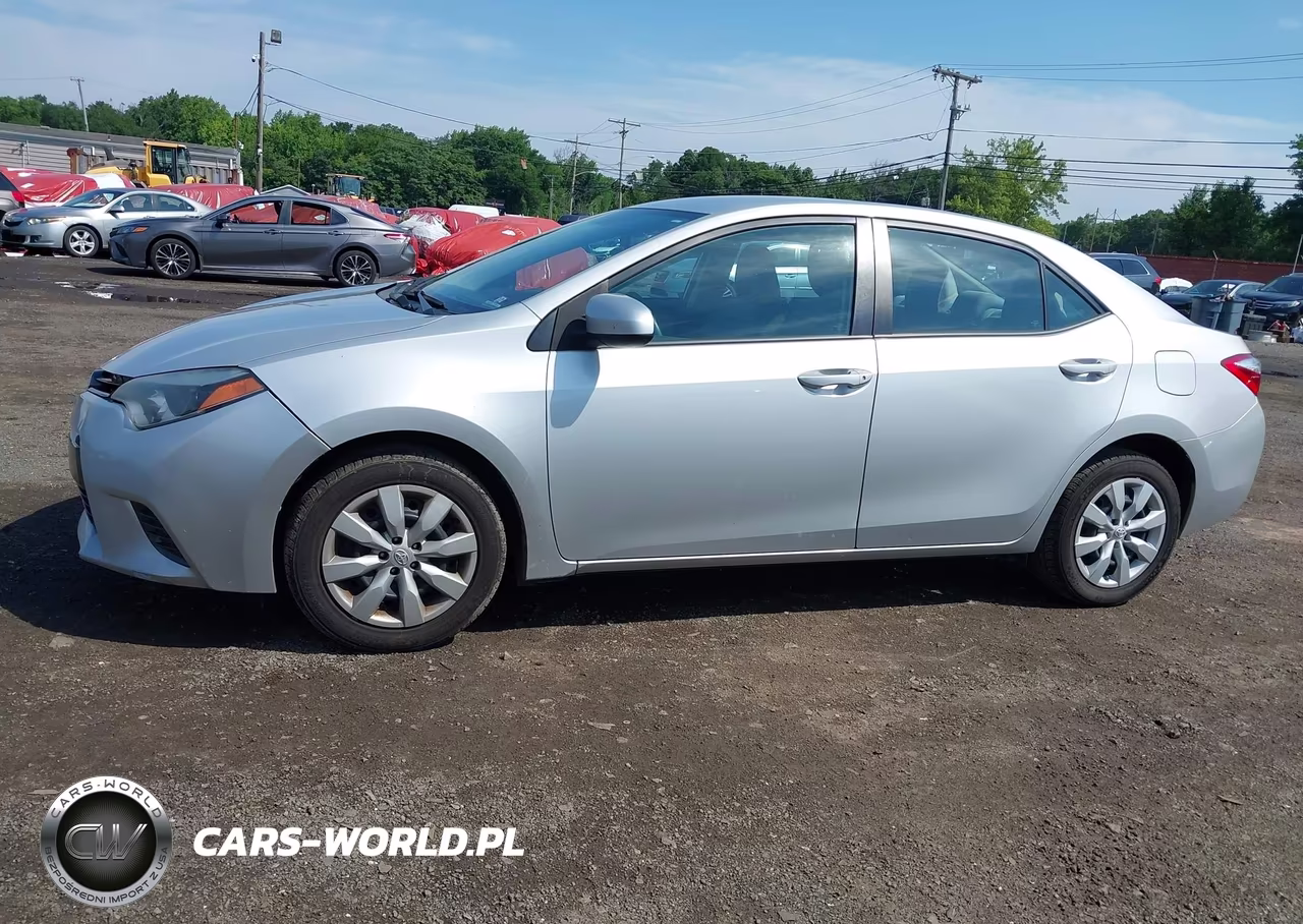 2015 Toyota Corolla Le VIN:5YFBURHE7FP303437 - 14