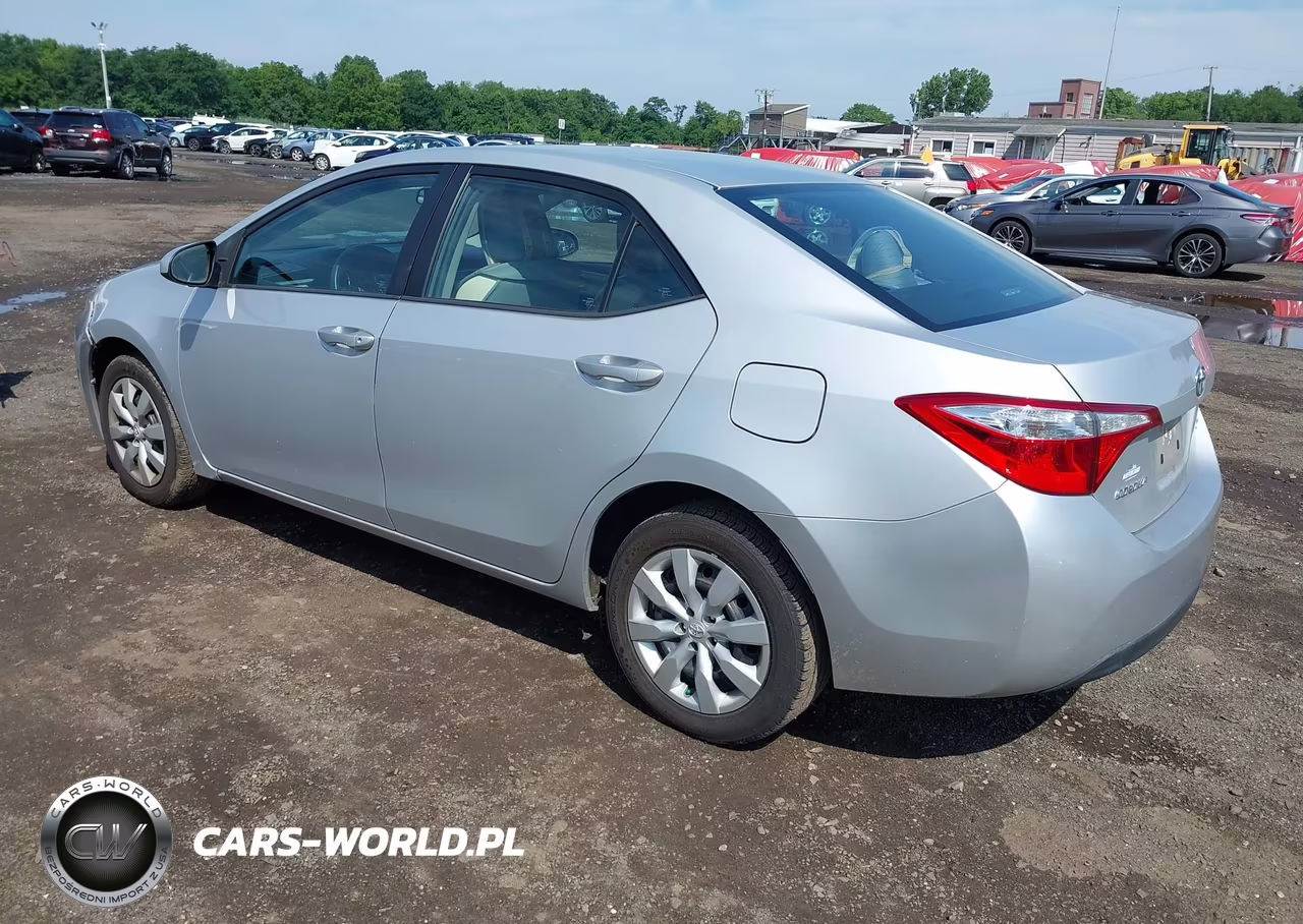 2015 Toyota Corolla Le VIN:5YFBURHE7FP303437 - 3