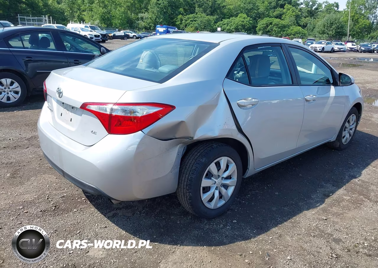 2015 Toyota Corolla Le VIN:5YFBURHE7FP303437 - 4
