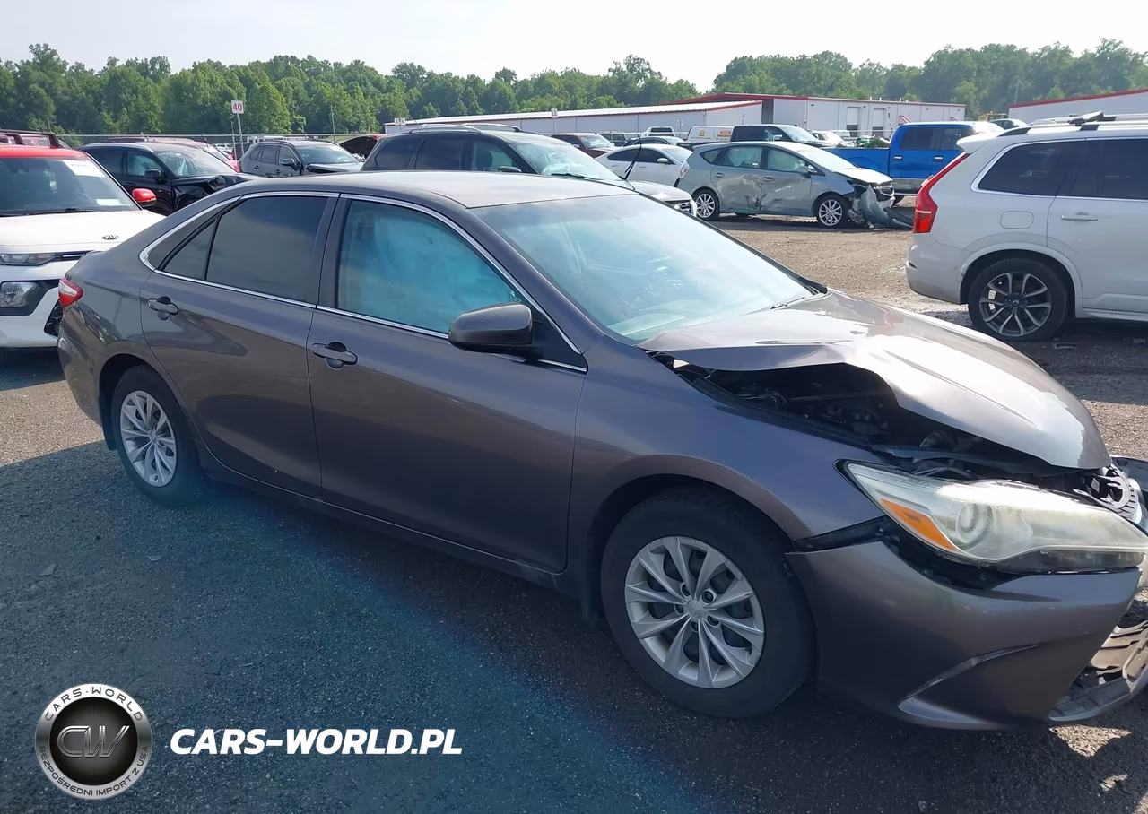 2016 Toyota Camry Le – zdjęcie 1 z 16