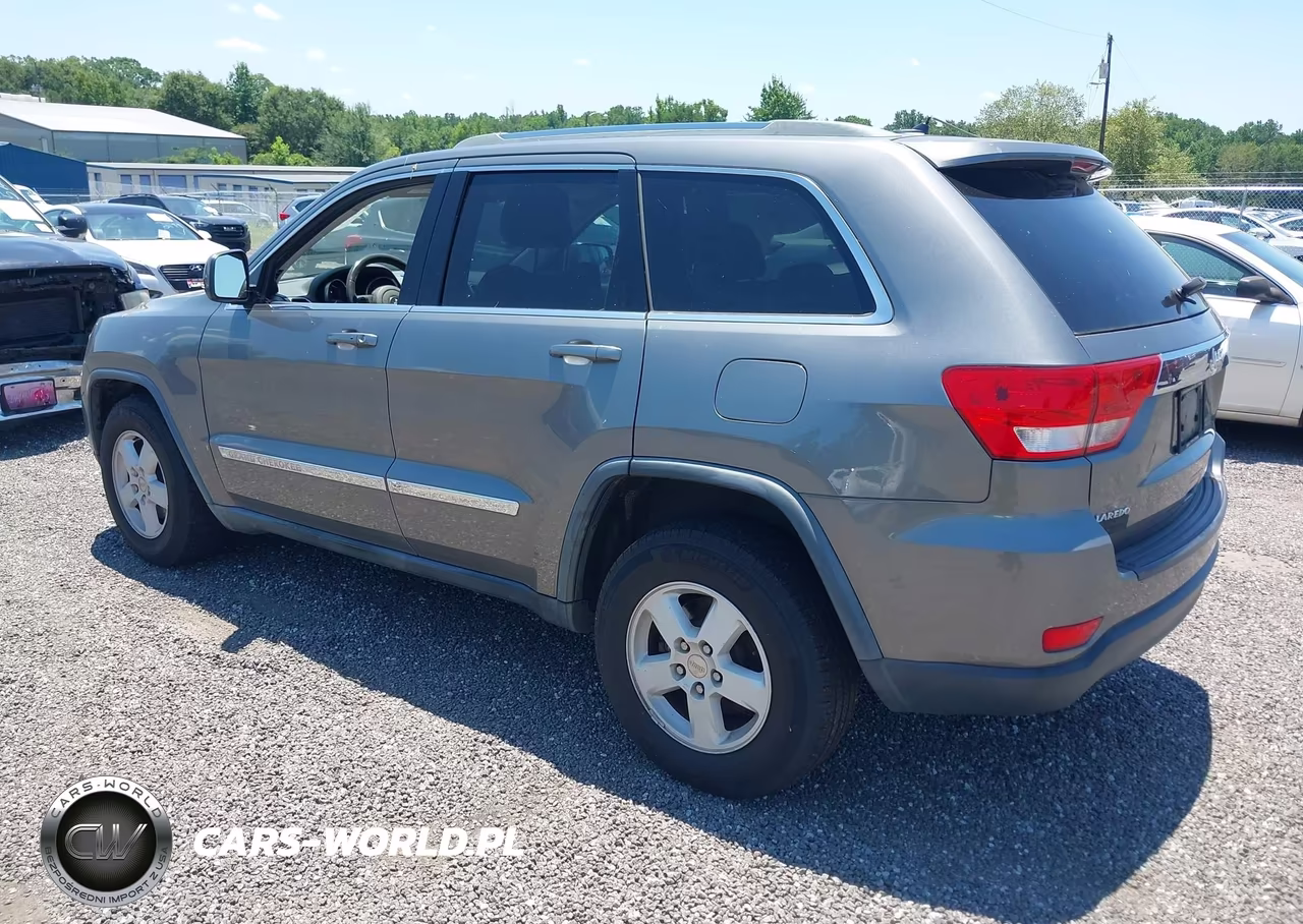 2012 Jeep Grand Cherokee Laredo VIN:1C4RJEAGXCC142811 - 3
