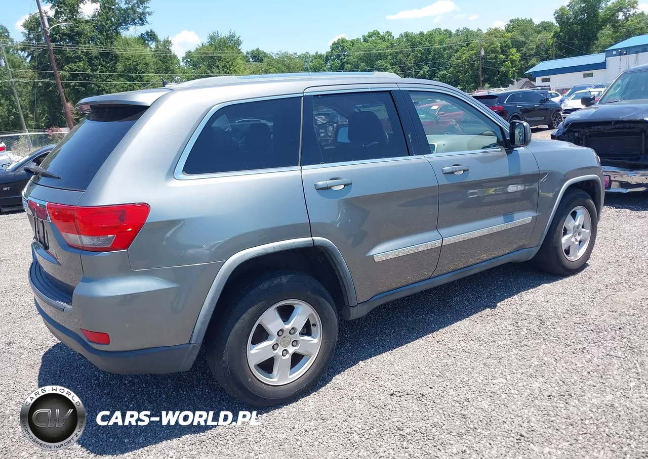 2012 Jeep Grand Cherokee Laredo VIN:1C4RJEAGXCC142811 - 4