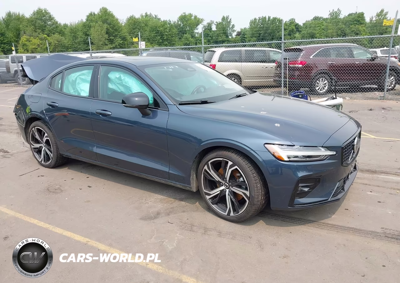 2023 Volvo S60 B5 Core Dark Theme – zdjęcie 1 z 16