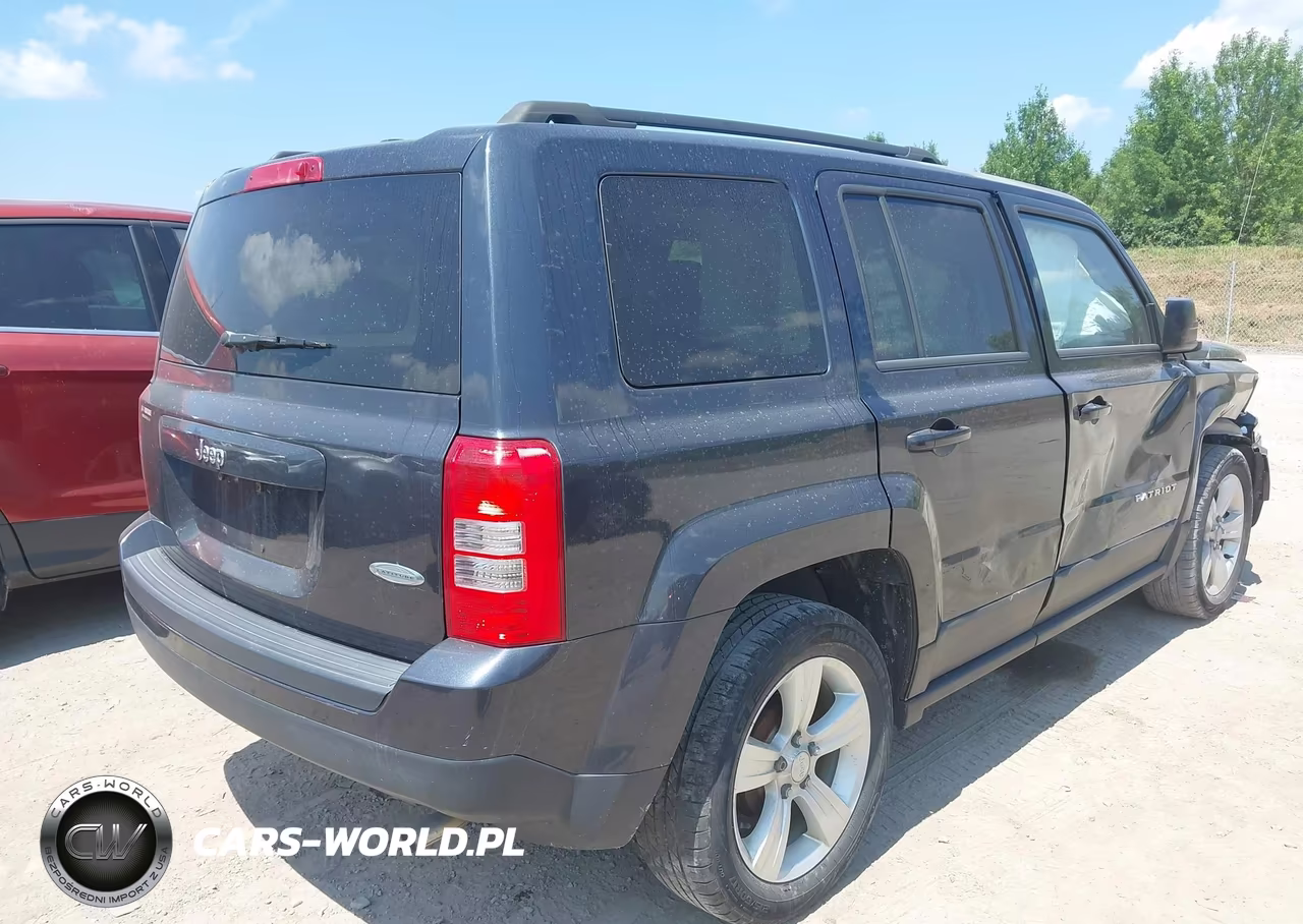2016 Jeep Patriot Latitude VIN:1C4NJPFA4GD574731 - 4