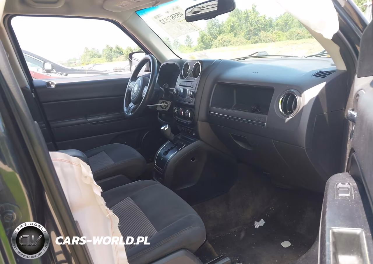 2016 Jeep Patriot Latitude VIN:1C4NJPFA4GD574731 - 5