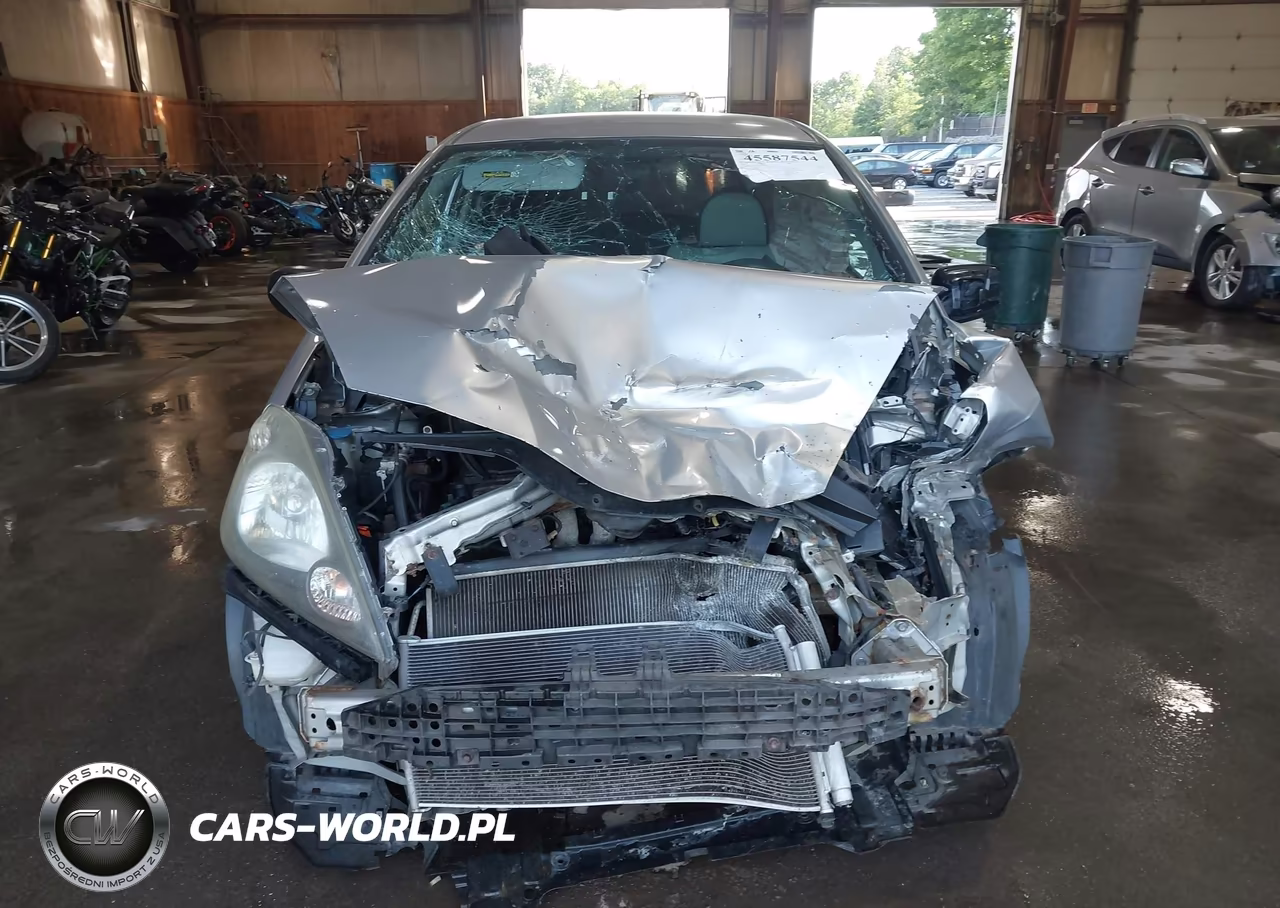2011 Honda Fit VIN:JHMGE8H38BS009757 - 12
