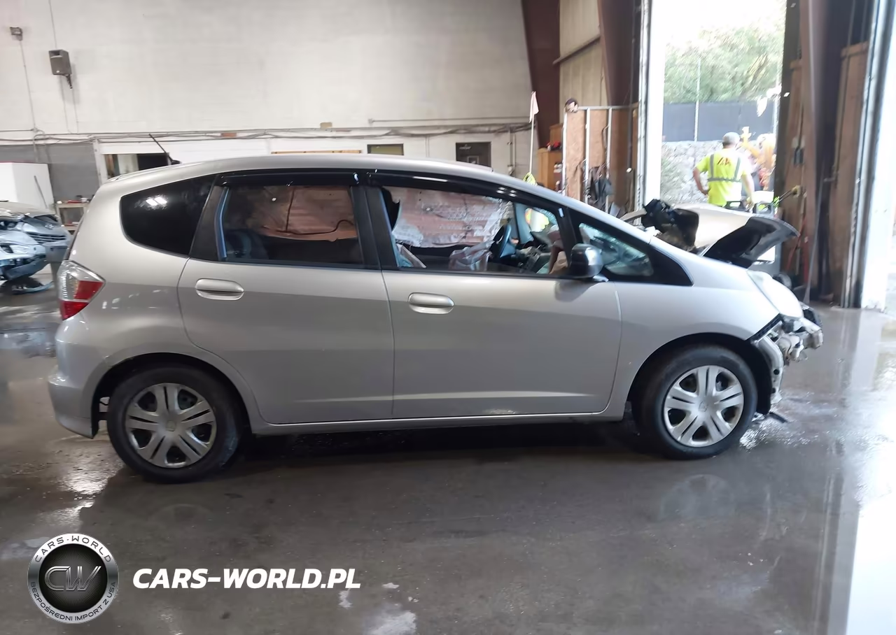 2011 Honda Fit VIN:JHMGE8H38BS009757 - 13