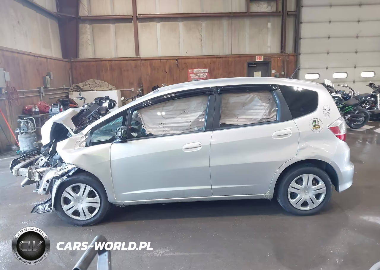 2011 Honda Fit VIN:JHMGE8H38BS009757 - 14