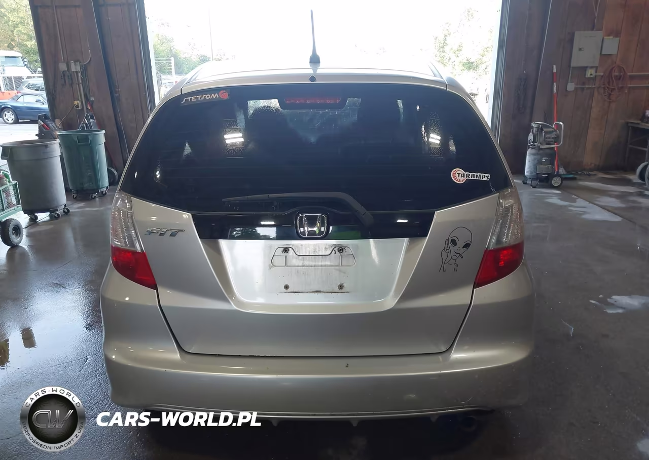 2011 Honda Fit VIN:JHMGE8H38BS009757 - 16