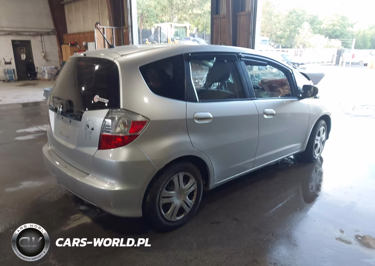 2011 Honda Fit VIN:JHMGE8H38BS009757 - 4