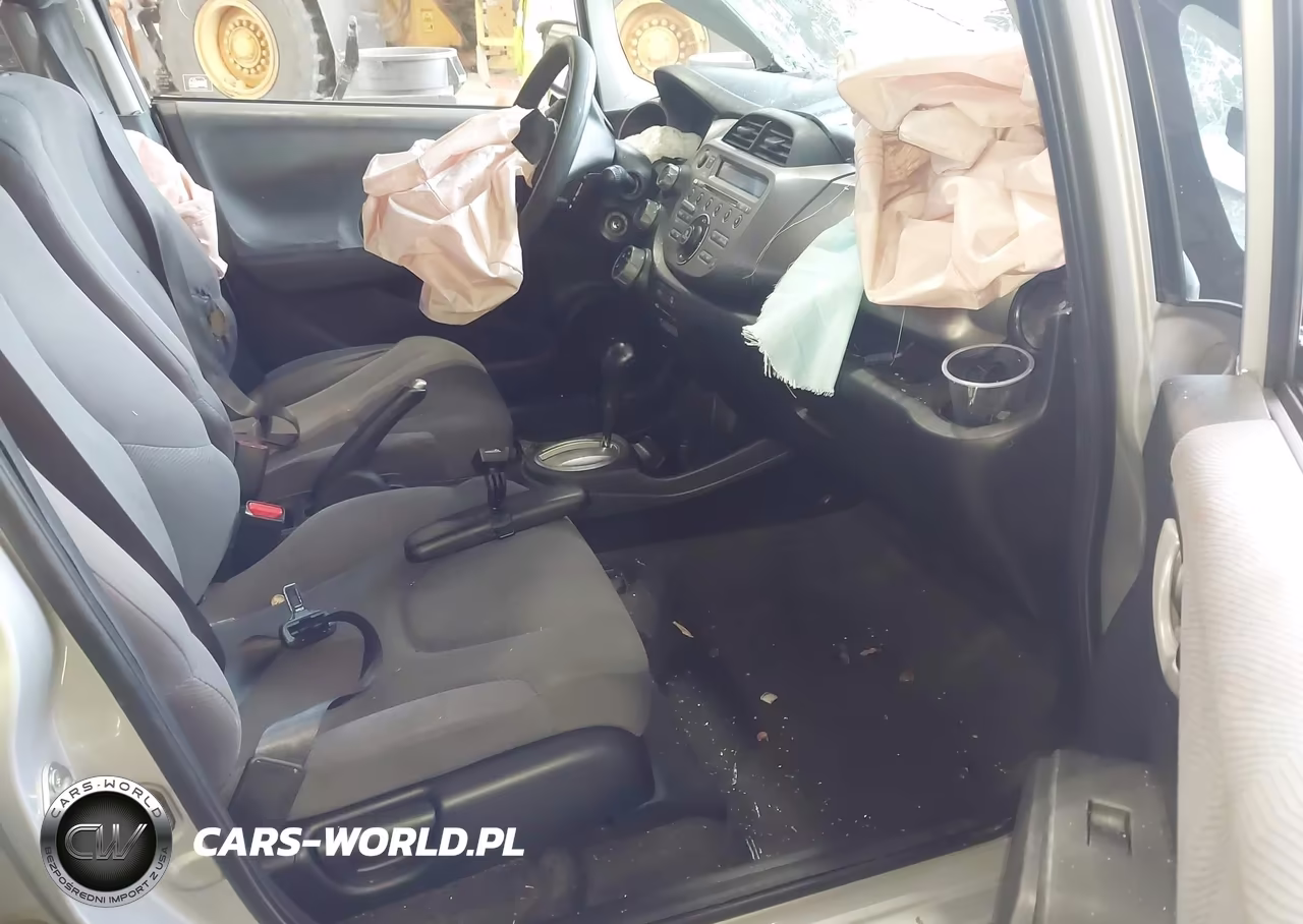 2011 Honda Fit VIN:JHMGE8H38BS009757 - 5