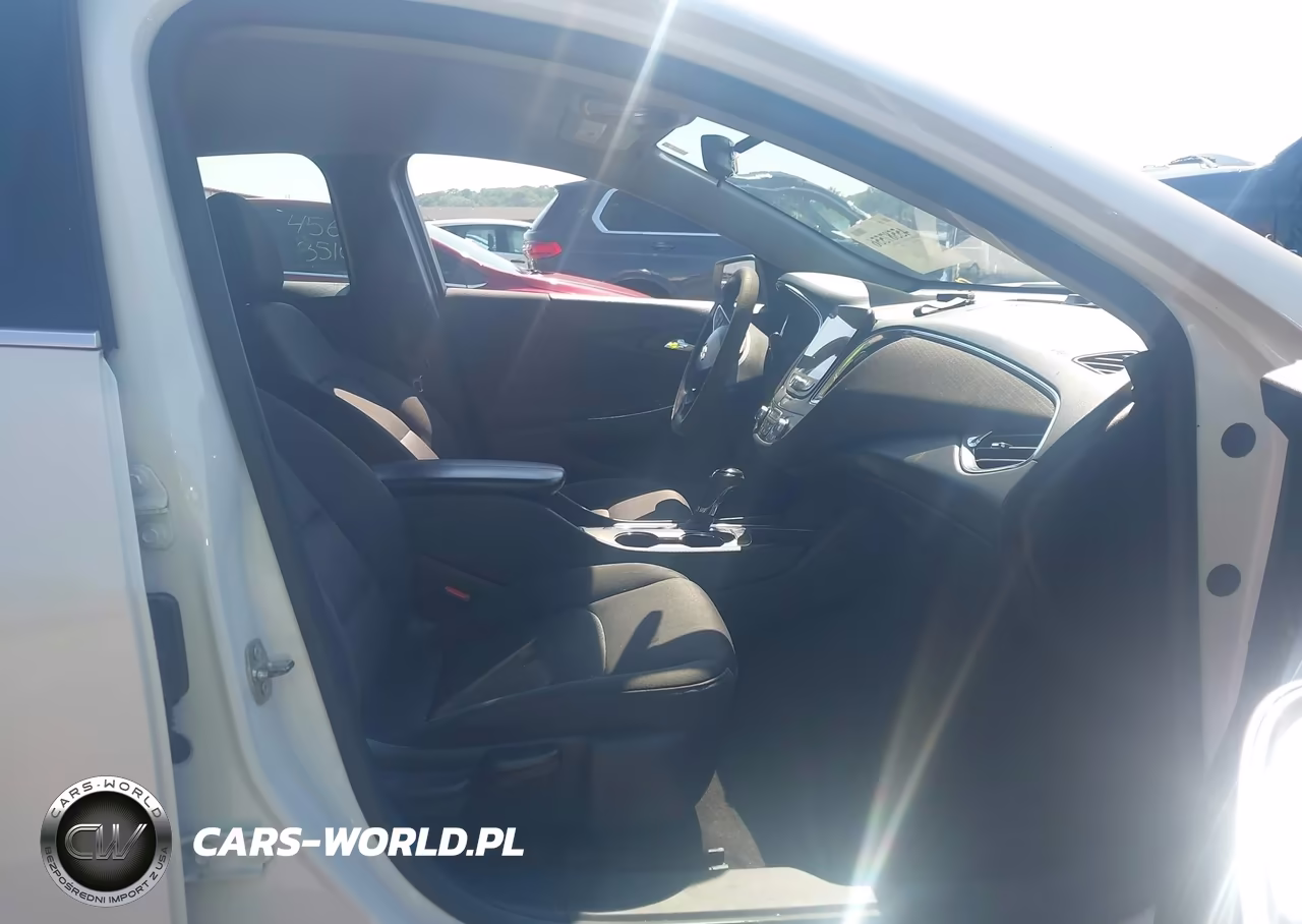 2019 Chevrolet Malibu Lt VIN:1G1ZD5STXKF113690 - 4