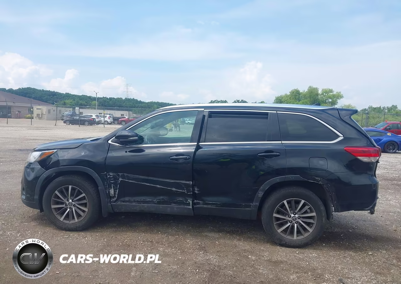 2019 Toyota Highlander Xle VIN:5TDJZRFH8KS589794 - 14
