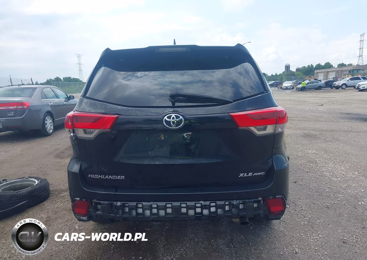 2019 Toyota Highlander Xle VIN:5TDJZRFH8KS589794 - 16