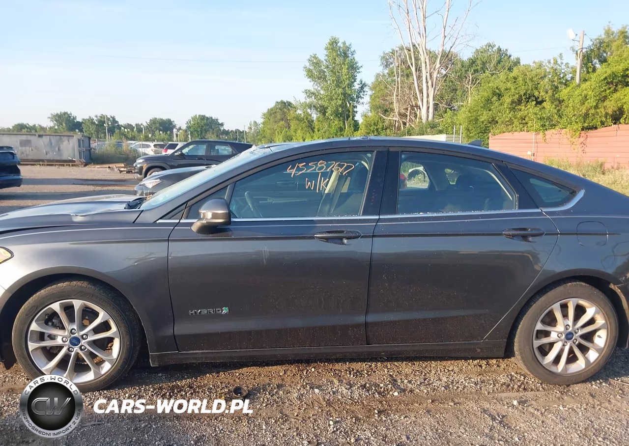 2019 Ford Fusion Hybrid Se VIN:3FA6P0LU9KR130386 - 14